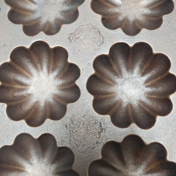 Cast Iron Turks Head Handled Muffin Pan Antique Heavy 12 Slot Unmarked Gatemark? - Picture 5 of 15